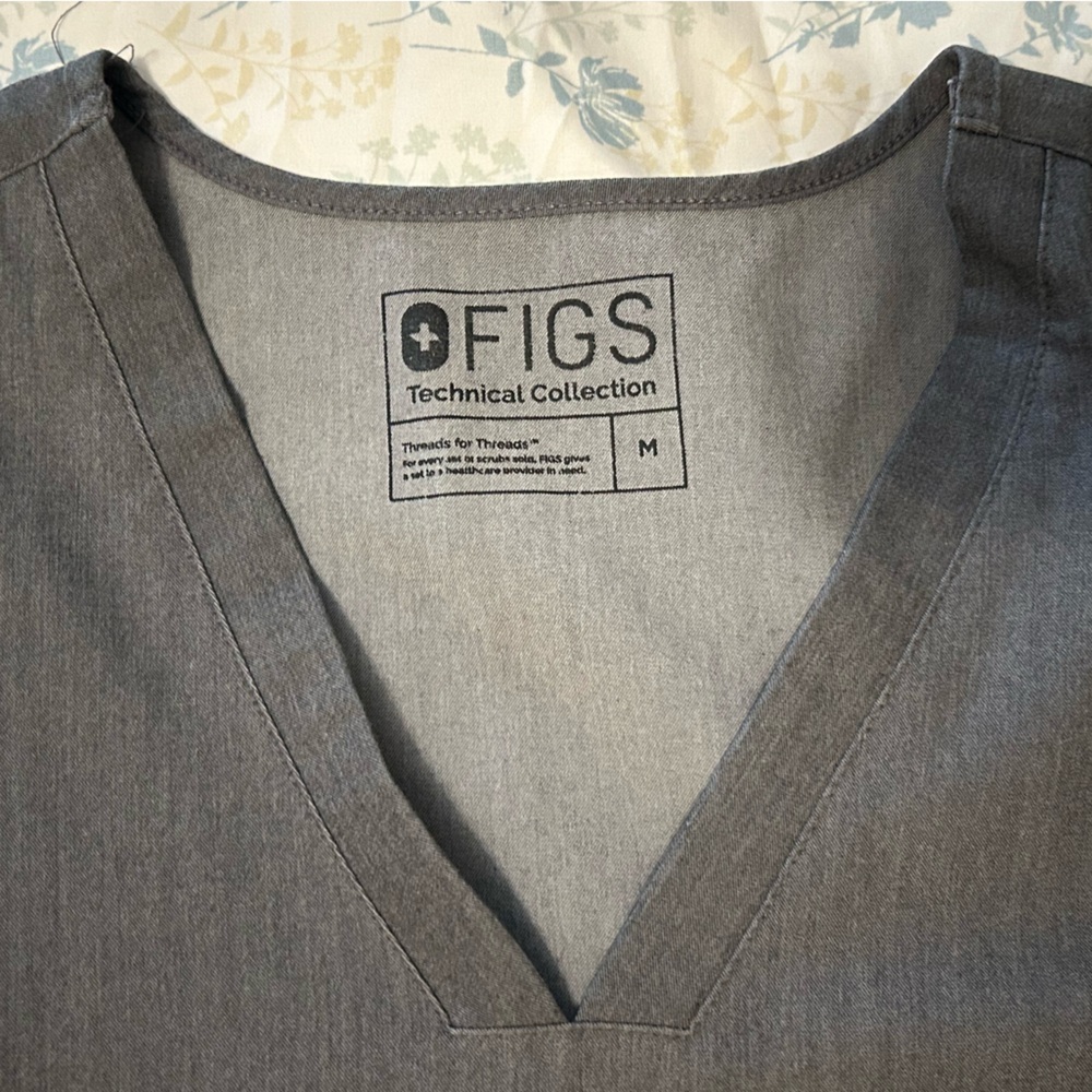 FIGS Technical Collection Scrub Set - Picture 4 of 4